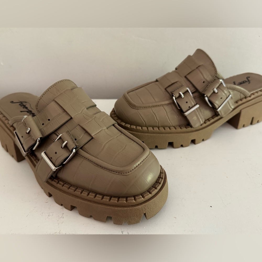 Free People chunky Tan Buckle Loafers shoes mules size 38 chunky soles